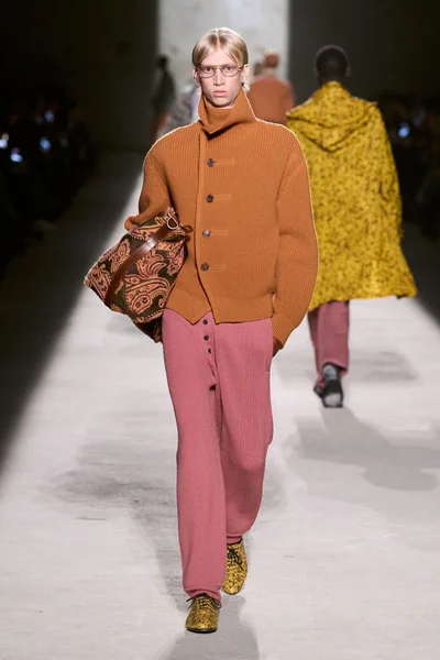 Look 25